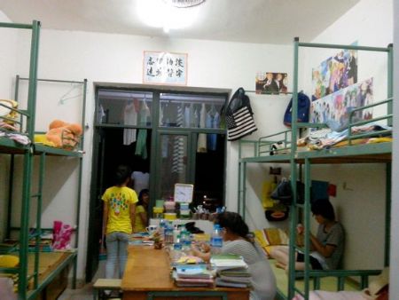 贛南醫(yī)學(xué)院宿舍圖片_寢室圖片15