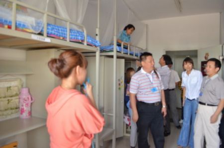 沈陽(yáng)工業(yè)大學(xué)宿舍圖片_寢室圖片19