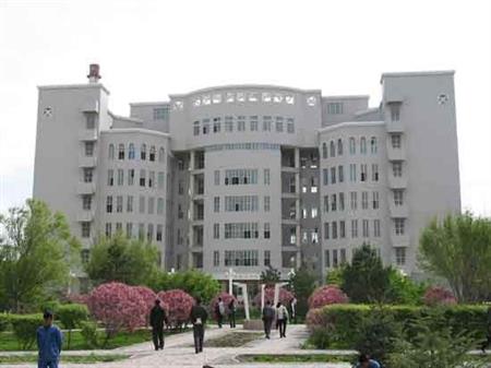 新疆師范大學(xué)校園圖片_大學(xué)圖片2