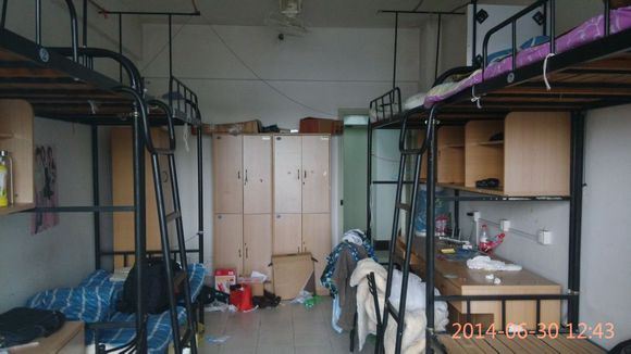 上海第二工業(yè)大學(xué)宿舍圖片_寢室圖片15