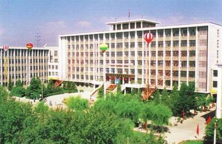 內(nèi)蒙古工業(yè)大學(xué)校園圖片_大學(xué)圖片3