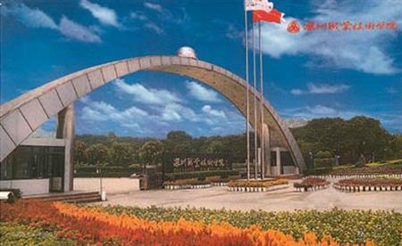 羅定職業(yè)技術(shù)學(xué)院校園圖片_大學(xué)圖片2