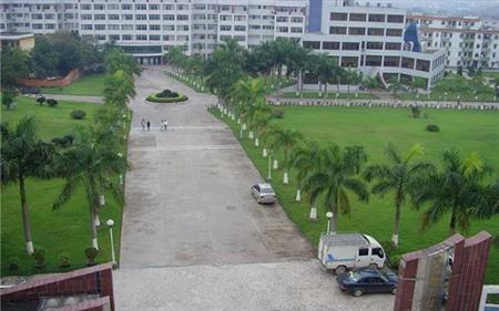 羅定職業(yè)技術(shù)學(xué)院校園圖片_大學(xué)圖片3