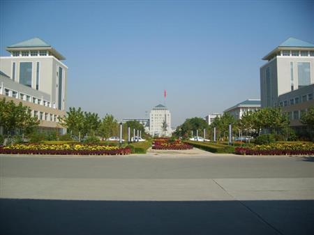 保定學(xué)院校園圖片_大學(xué)圖片3