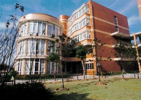 上海東海職業(yè)技術(shù)學(xué)院校園圖片_大學(xué)圖片2