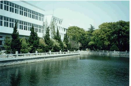 上?？茖W(xué)技術(shù)職業(yè)學(xué)院校園圖片_大學(xué)圖片2
