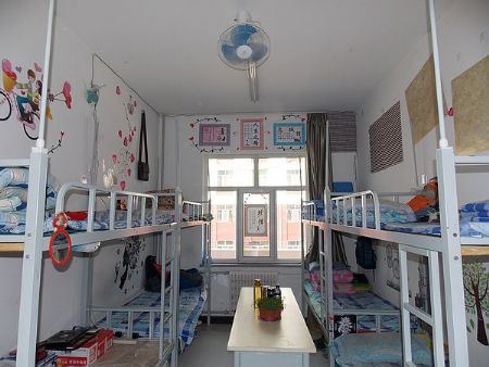 河北軟件職業(yè)技術(shù)學(xué)院宿舍圖片_寢室圖片4