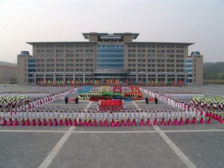 黑龍江農(nóng)業(yè)經(jīng)濟職業(yè)學(xué)院校園圖片_大學(xué)圖片2