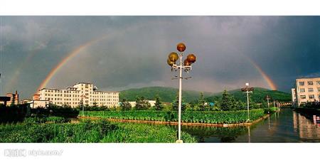 伊春職業(yè)學(xué)院校園圖片_大學(xué)圖片3