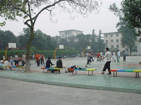 成都航空職業(yè)技術(shù)學(xué)院校園圖片_大學(xué)圖片3