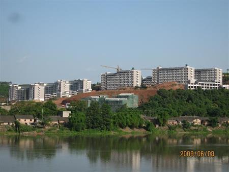 眉山職業(yè)技術(shù)學(xué)院校園圖片_大學(xué)圖片3