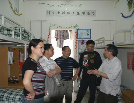 四川工商職業(yè)技術(shù)學(xué)院宿舍圖片_寢室圖片5