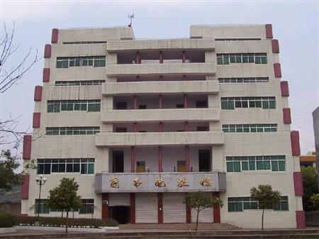 達(dá)州職業(yè)技術(shù)學(xué)院校園圖片_大學(xué)圖片2