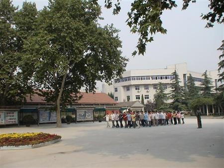 河南機(jī)電高等專科學(xué)校校園圖片_大學(xué)圖片3