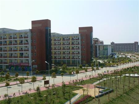 江西交通職業(yè)技術(shù)學(xué)院校園圖片_大學(xué)圖片3