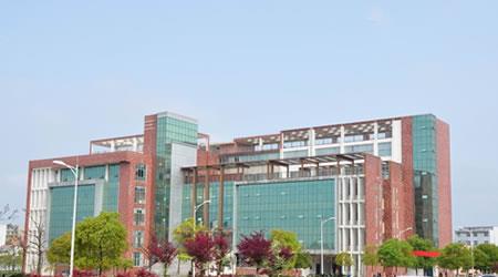 江西交通職業(yè)技術(shù)學(xué)院校園圖片_大學(xué)圖片4