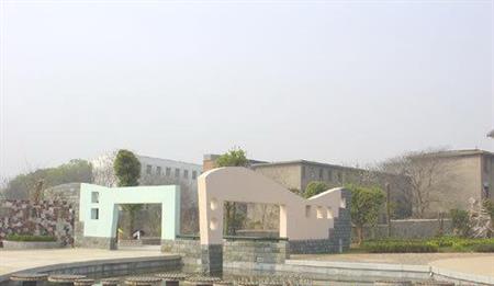 江西機(jī)電職業(yè)技術(shù)學(xué)院校園圖片_大學(xué)圖片2