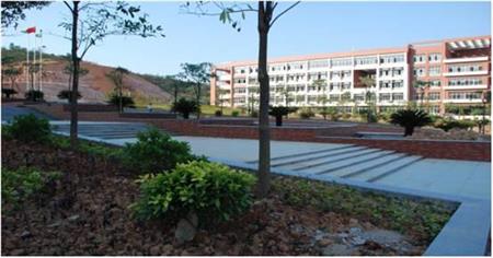 廣東理工職業(yè)學(xué)院校園圖片_大學(xué)圖片3
