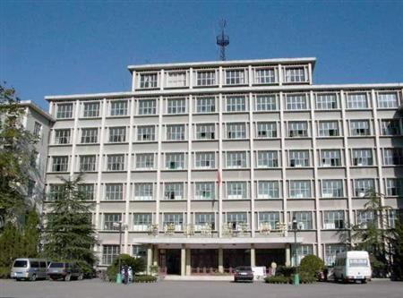 長江工程職業(yè)技術(shù)學(xué)院校園圖片_大學(xué)圖片3