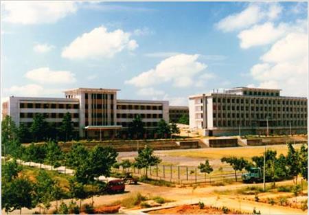 湖南人文科技學(xué)院校園圖片_大學(xué)圖片5