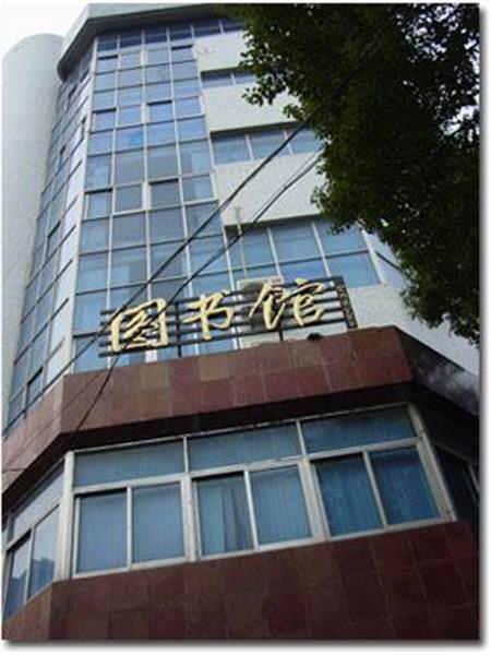 湖北水利水電職業(yè)技術(shù)學(xué)院校園圖片_大學(xué)圖片2