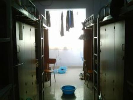 鄭州師范學院宿舍圖片_寢室圖片10
