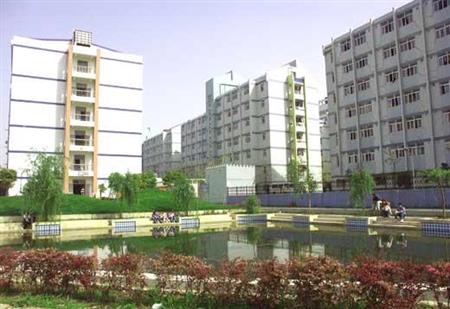 鄭州電子信息職業(yè)技術學院校園圖片_大學圖片2