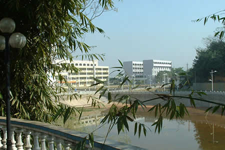梧州學(xué)院校園圖片_大學(xué)圖片2