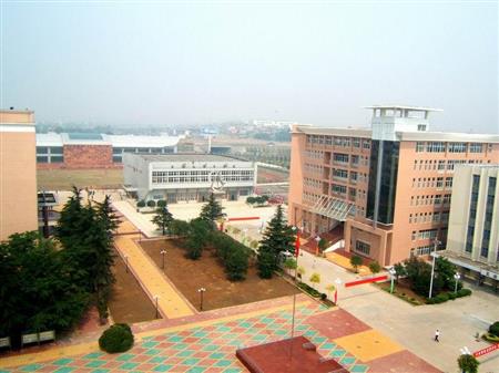 平頂山工業(yè)職業(yè)技術(shù)學(xué)院校園圖片_校園圖片2