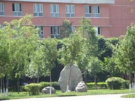 新疆交通職業(yè)技術(shù)學(xué)院校園圖片_校園圖片4