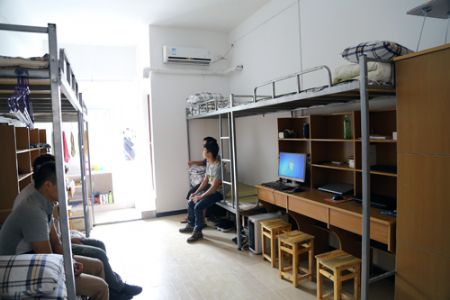 重慶信息技術(shù)職業(yè)學(xué)院宿舍圖片_寢室圖片4