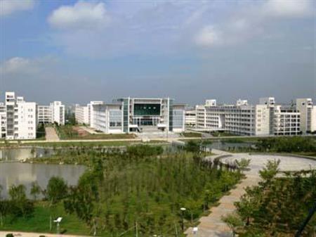 江蘇經(jīng)貿(mào)職業(yè)技術(shù)學(xué)院校園圖片_大學(xué)圖片2