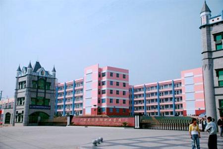 廣西英華國(guó)際職業(yè)學(xué)院校園圖片_大學(xué)圖片2