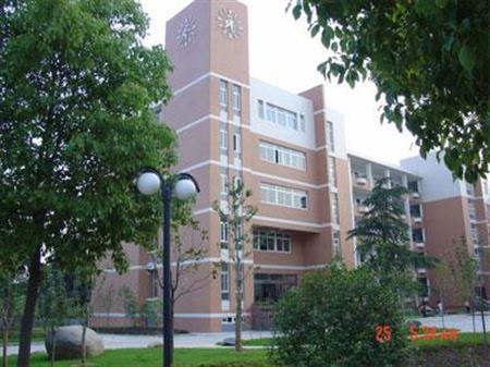 安徽水利水電職業(yè)技術(shù)學(xué)院校園圖片_大學(xué)圖片2