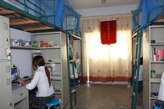 合肥職業(yè)技術(shù)學(xué)院宿舍圖片_寢室圖片6