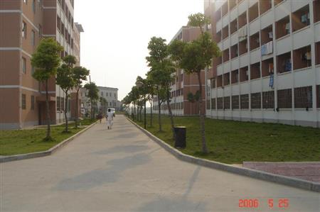 蕪湖信息技術(shù)職業(yè)學(xué)院校園圖片_大學(xué)圖片3