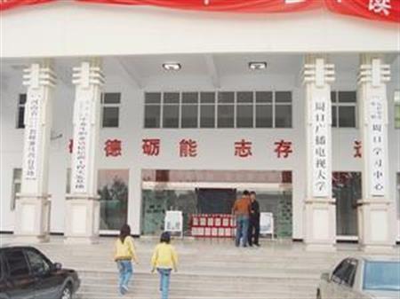 周口職業(yè)技術(shù)學(xué)院校園圖片_大學(xué)圖片2