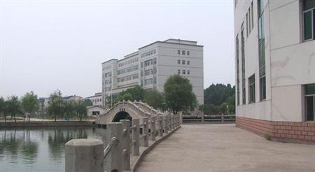武漢船舶職業(yè)技術(shù)學(xué)院校園圖片_大學(xué)圖片2