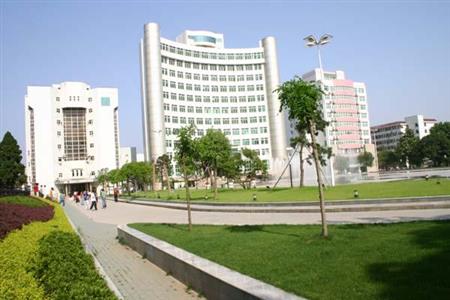 武漢電力職業(yè)技術(shù)學(xué)院校園圖片_大學(xué)圖片3