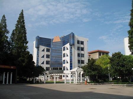 江漢藝術(shù)職業(yè)學(xué)院校園圖片_大學(xué)圖片2