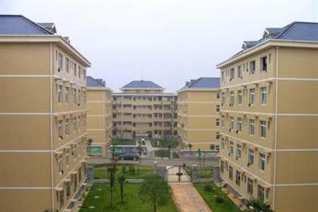 岳陽職業(yè)技術(shù)學(xué)院校園圖片_大學(xué)圖片3