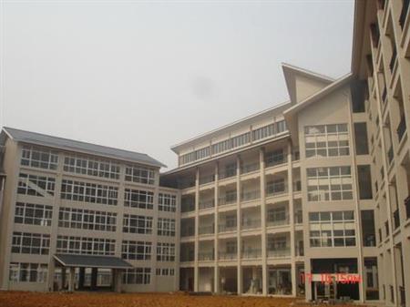 湘西民族職業(yè)技術(shù)學(xué)院校園圖片_大學(xué)圖片3