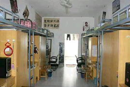 湖南工藝美術(shù)職業(yè)學(xué)院宿舍圖片_寢室圖片4