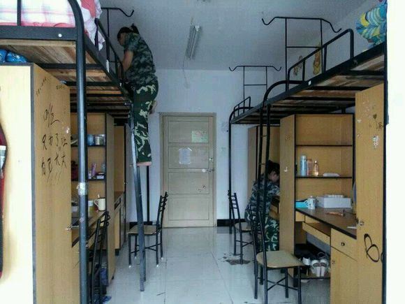 湖南現(xiàn)代物流職業(yè)技術學院宿舍圖片_寢室圖片8