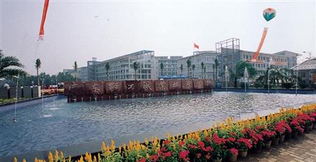 廣東輕工職業(yè)技術(shù)學(xué)院校園圖片_大學(xué)圖片2
