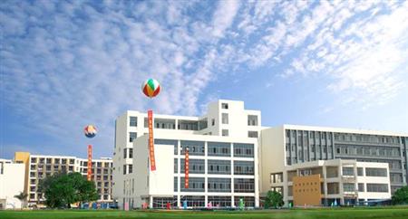 廣東科貿(mào)職業(yè)學(xué)院校園圖片_大學(xué)圖片2