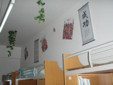重慶房地產(chǎn)職業(yè)學(xué)院宿舍圖片_寢室圖片3