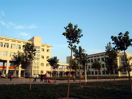 山東工業(yè)職業(yè)學(xué)院校園圖片_大學(xué)圖片2