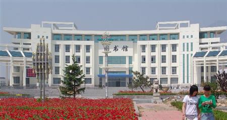 泰山職業(yè)技術(shù)學(xué)院校園圖片_大學(xué)圖片2