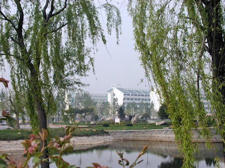 泰山職業(yè)技術(shù)學(xué)院校園圖片_大學(xué)圖片3